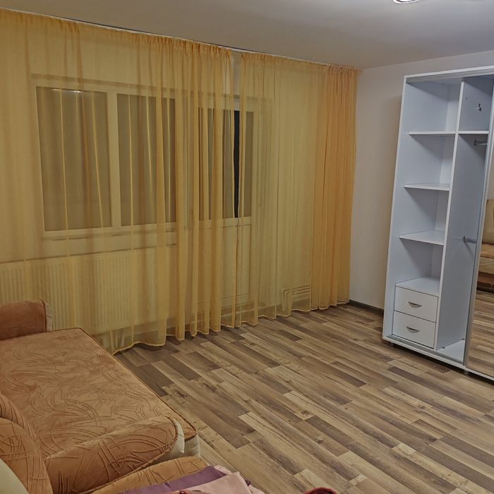 Închiriez apartament