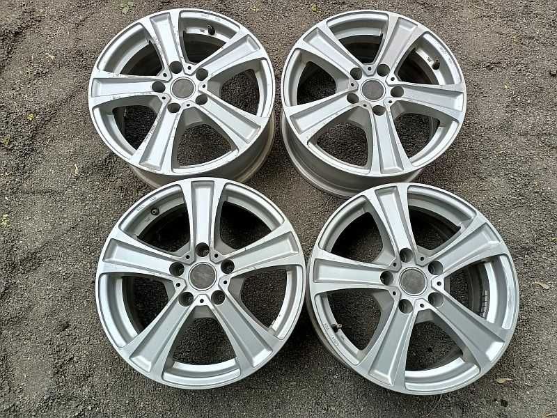 Продам оригинальные легкосплавные диски на Audi 100.