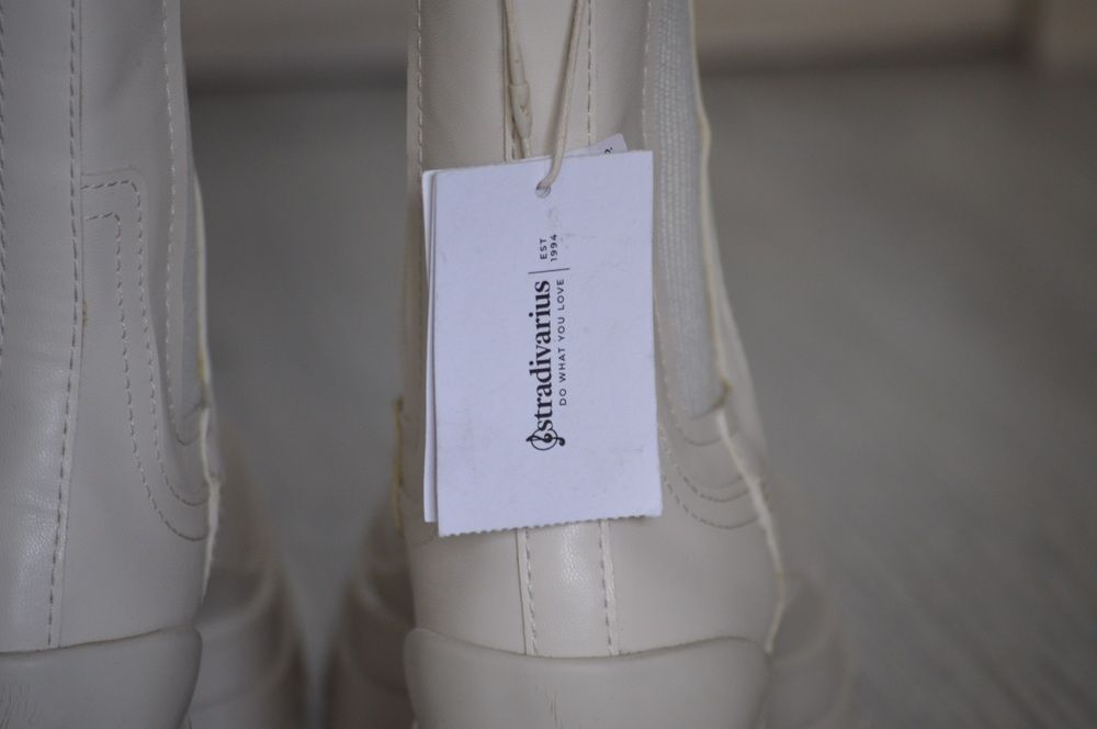 Ghete bocanci dama Stradivarius marimea 39 ecru alb crem