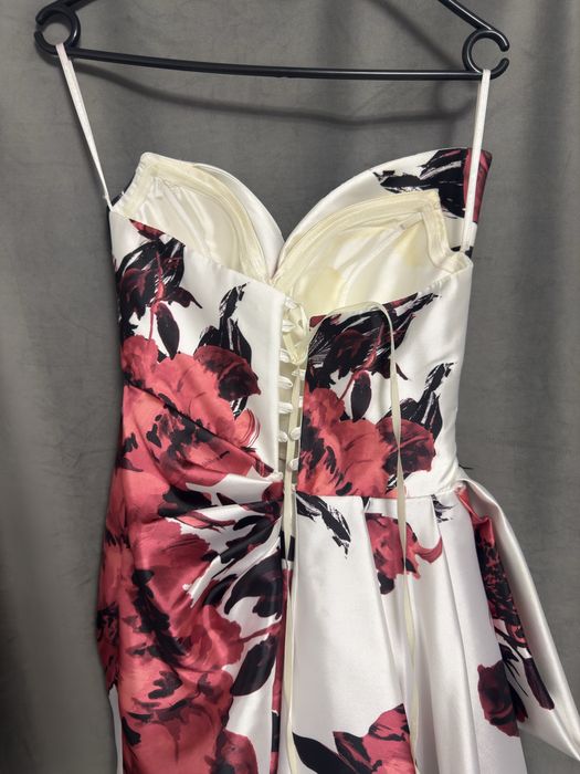 Rochie de LUX cu trena, cumparata din Turcia