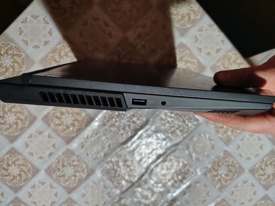 Laptop Gaming Lenovo Legion – Ryzen 7 / RTX 2060 / 16GB RAM – Stare foarte bună