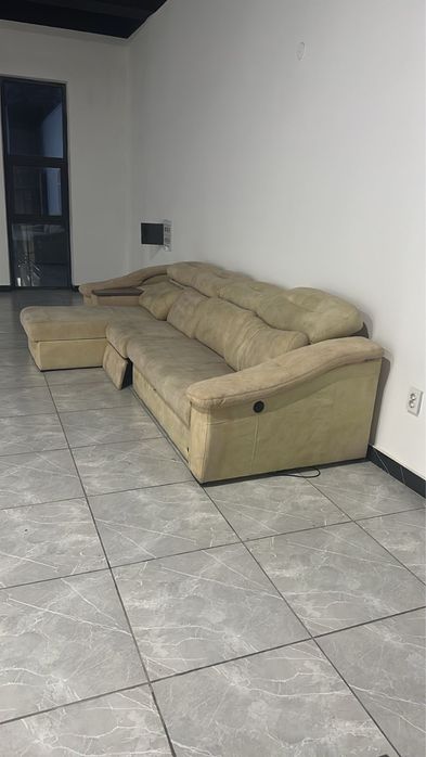 Диван старенький