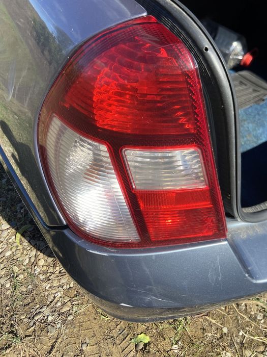 Stop/stopuri/lamp/lampi spate renault symbol triple stanga/dreapta