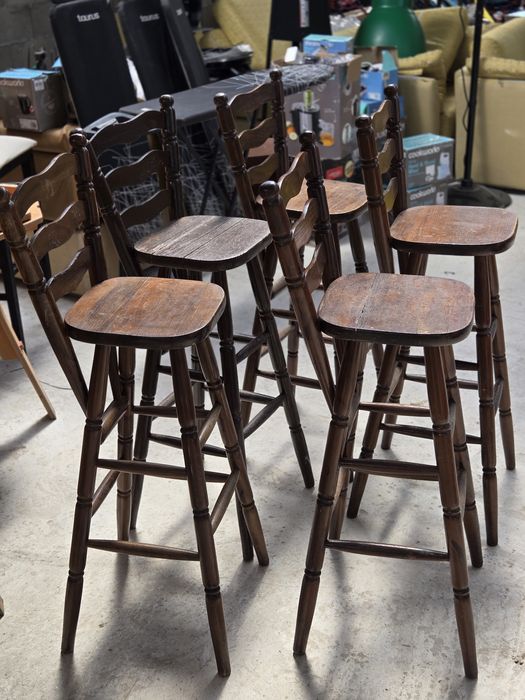 Дървени масивни бар столове