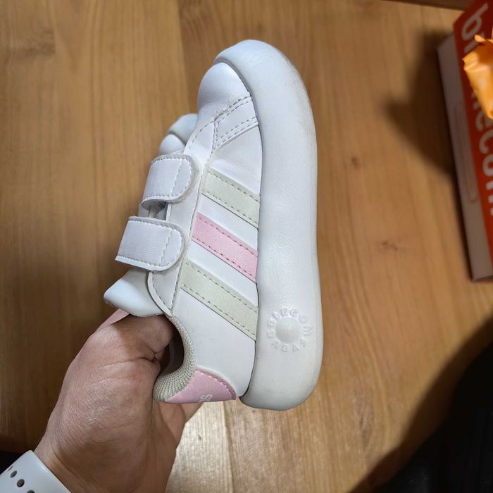 Adidas - Детски обувки в перфектно състояние
