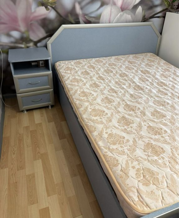 Продам кровать 1,5 на 2+ матрас.