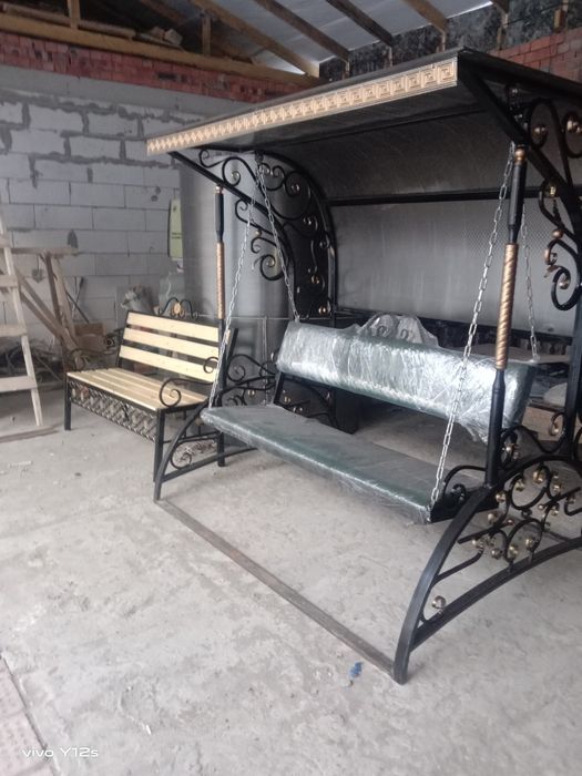 Железные скамеики