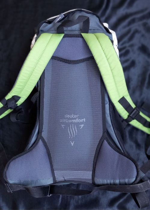 Deuter AC Lite 15 и детска Deuter 10 раници