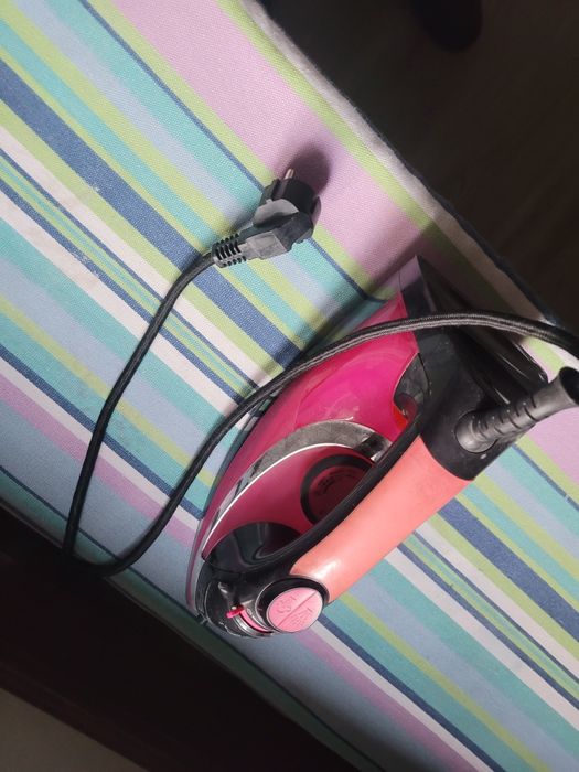 Продаём утюг б / у.