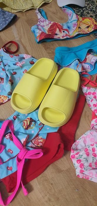 Вещи на девочку  маечки шортики сарафаны