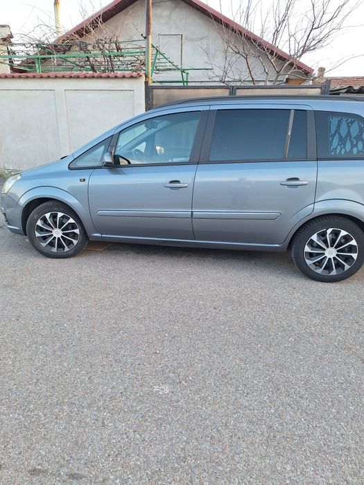 De  vanzare OPEL ZAFIRA B