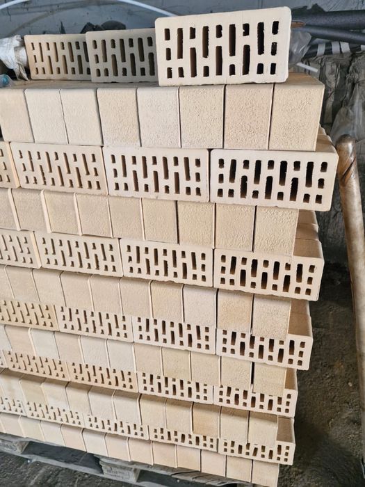 Продам кирпич 250 и 200 тг
