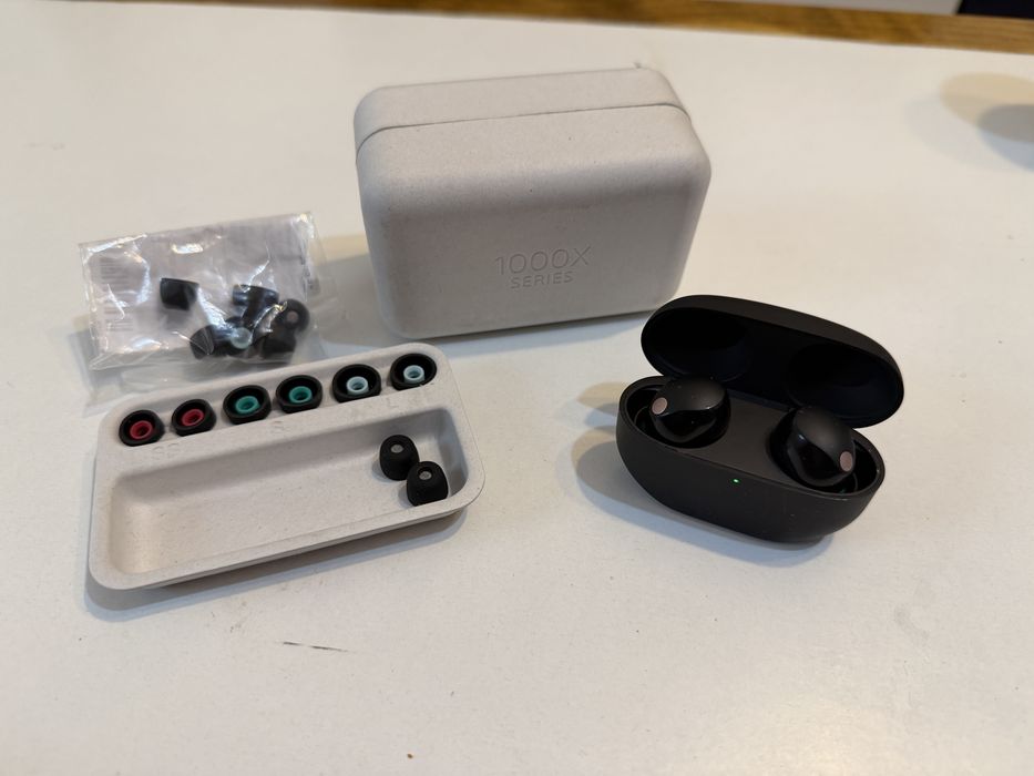 Casti wireless Sony WF-1000XM5 ca noi + dopuri silicon