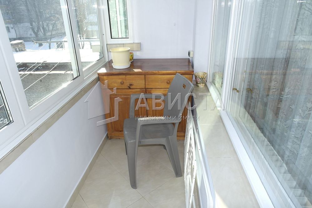 Дава се под наем Двустаен апартамент в София, Изток - 75 кв.м за 698.19 € - Снимка #3