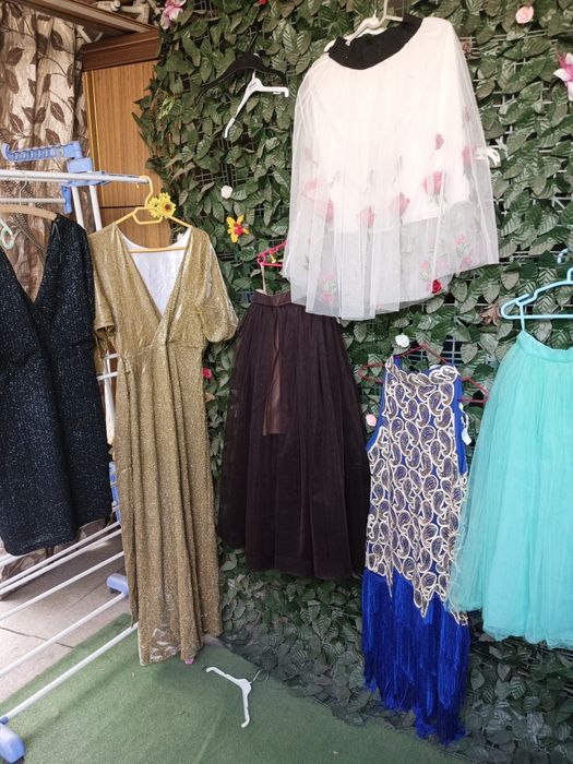 Продам вечерние, нарядные платья