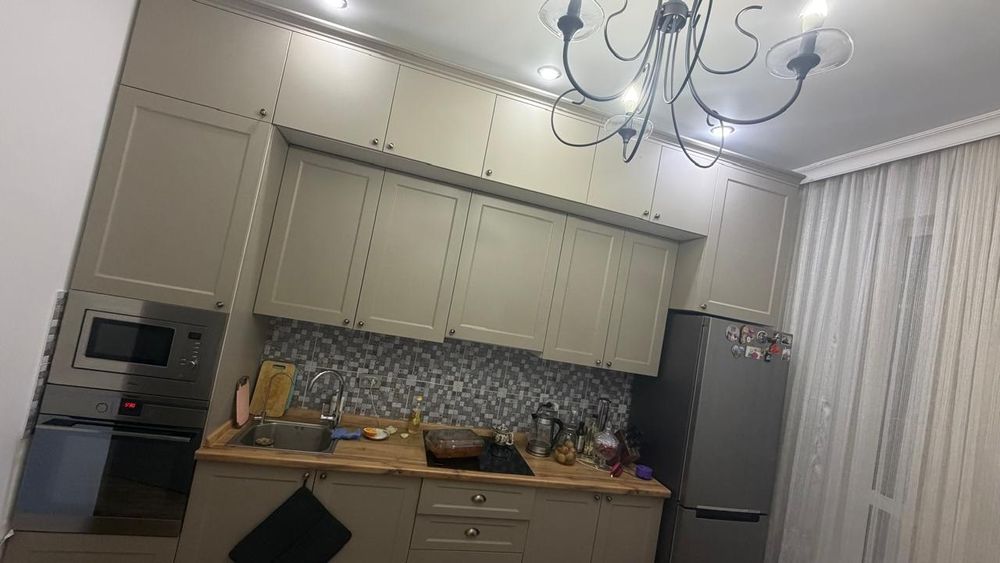 Кухня гарнитура холодильник