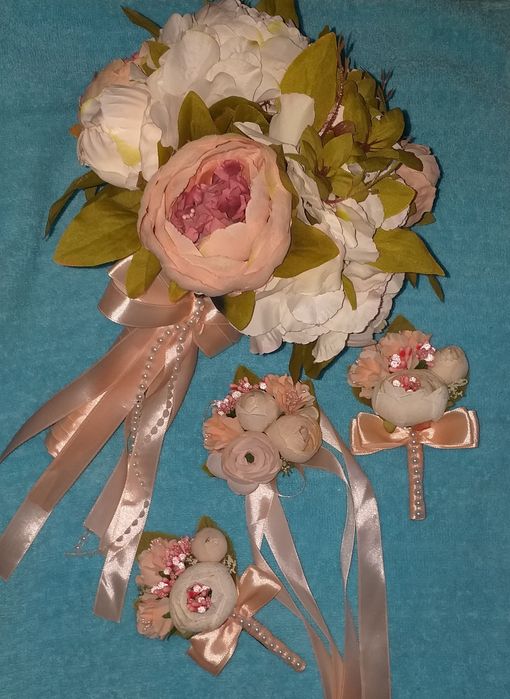 Свадебный букет с бутоньерками