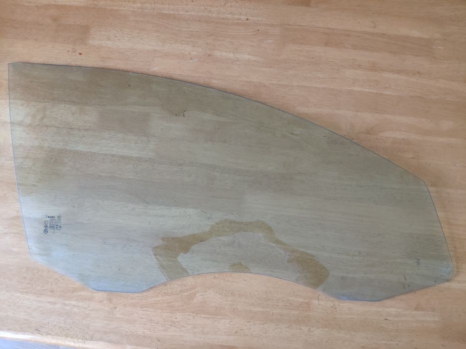 Переднее правое стекло для Пассат B7