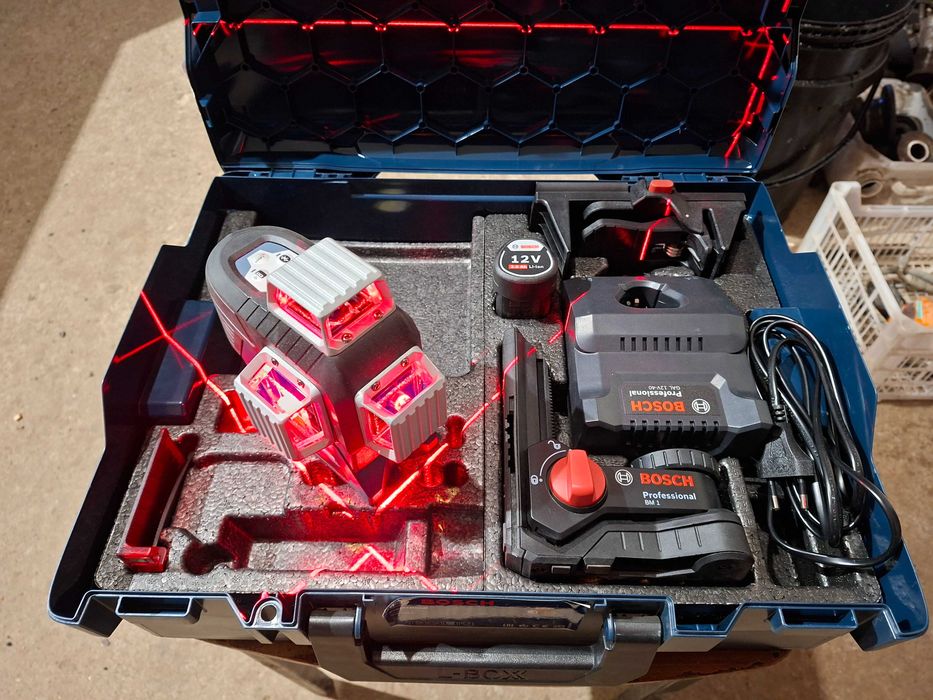 Nivela laser Bosch Professional GLL 3-80 C in cutie cu 2 acumulatori