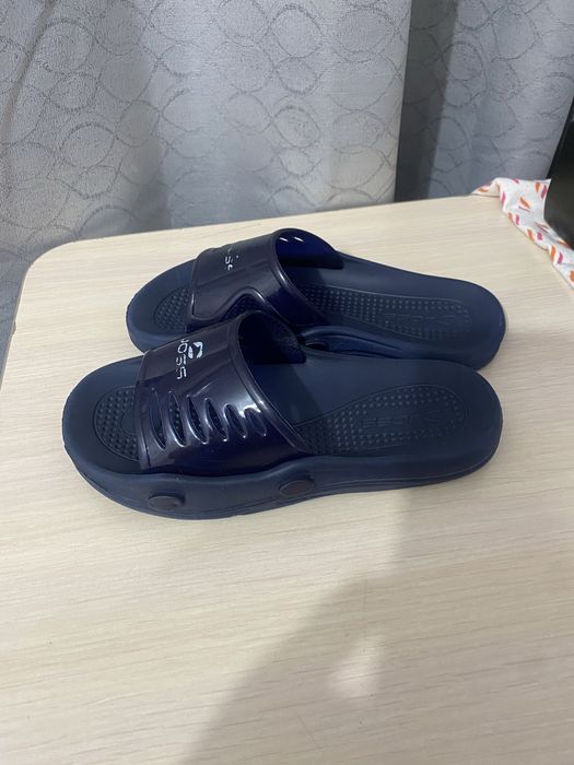 Продам детскую обувь мальчиковую размер 34