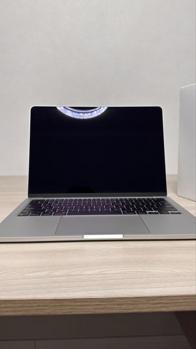 Хочу продать Apple Macbook M2 в цвете - Серый Космос (Space Gray).