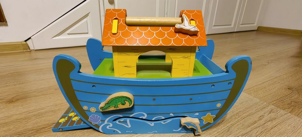 Arca lui Noe din lemn