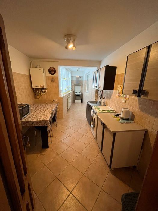 Inchiriez apartament 3 camere