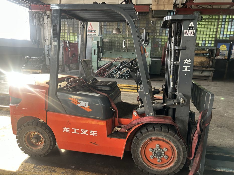 Вилочный погрузчик