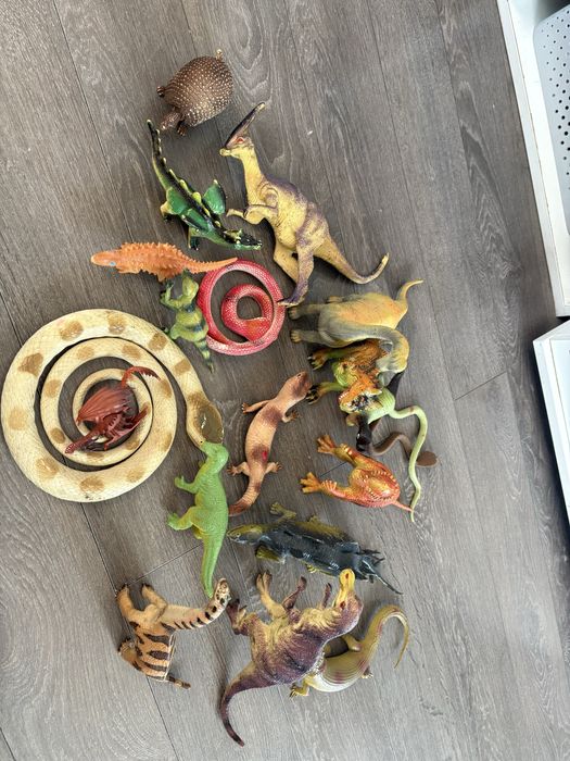 Динозаври и змии