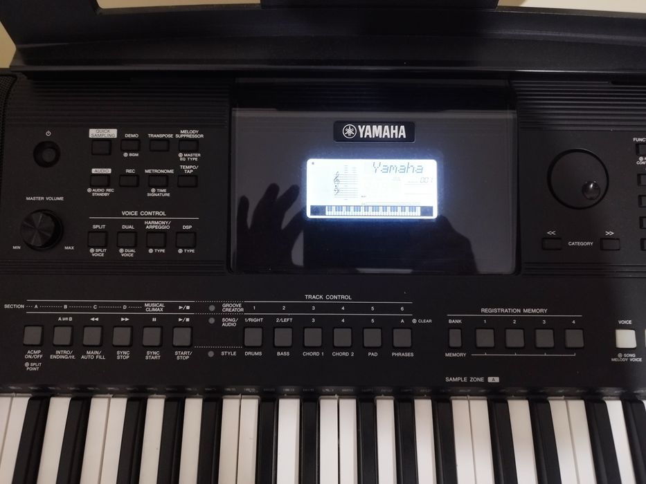 De vanzare orga Yamaha psr e 463