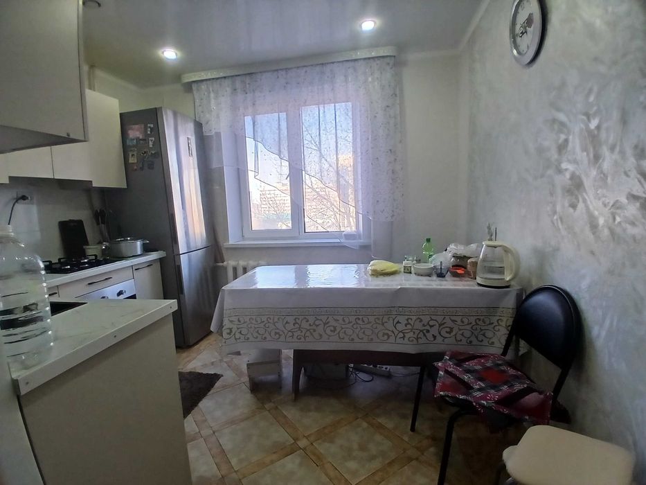 Строитель Напротив Алтындар