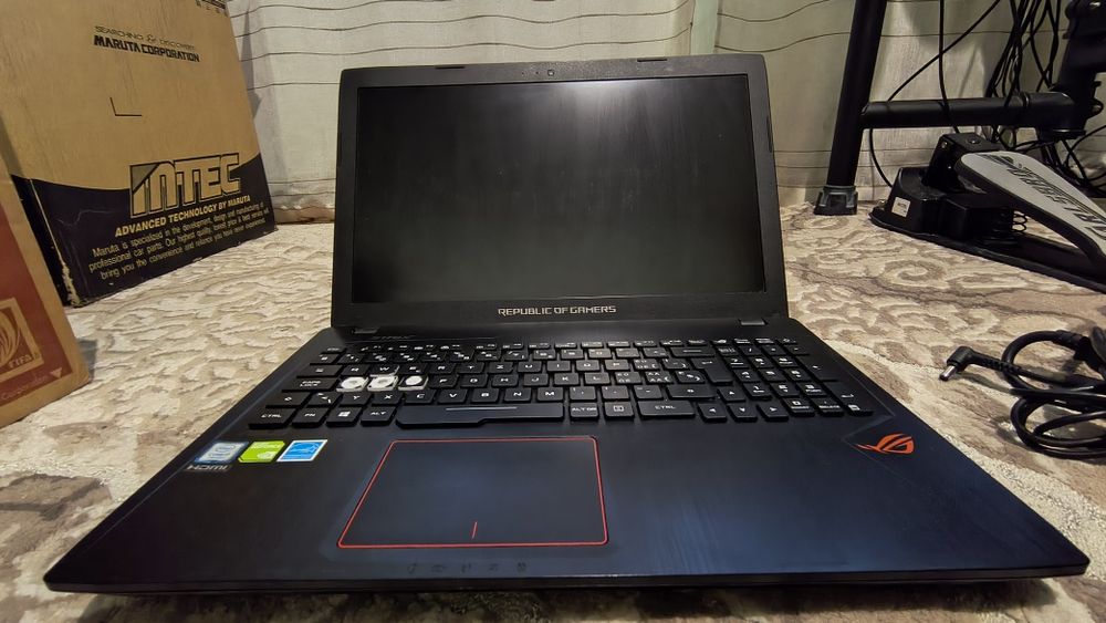 Laptop Asus ROG GL553 (i7 / GTX 1050) - Pentru piese / proiect (Display FHD IPS, Încărcător 120W)