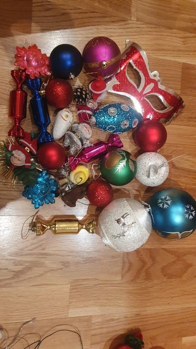 Продаем ёлочные игрушки.
