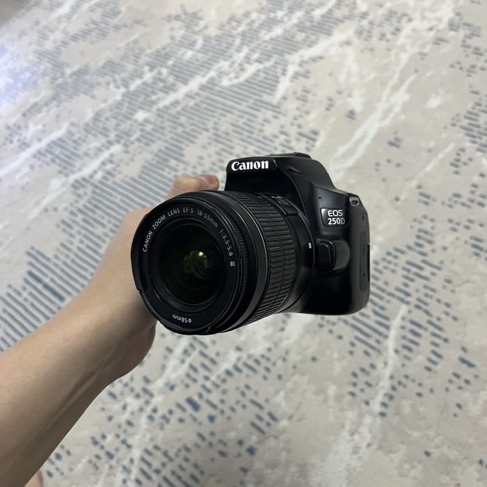 Фотоаппарат Canon 250d