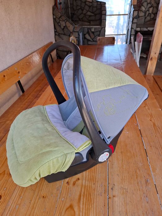 Две столчета за кола за 50 лв двете/ 0-18 кг