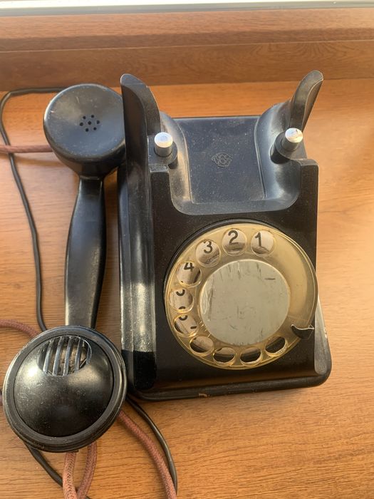 Телефон бакелитовый настольный