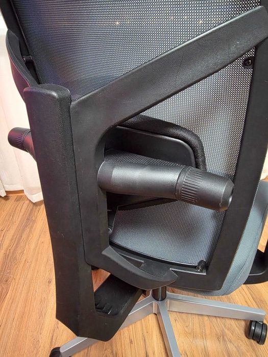 Ергономичен меш стол Carmen Fredo с лумбална опора