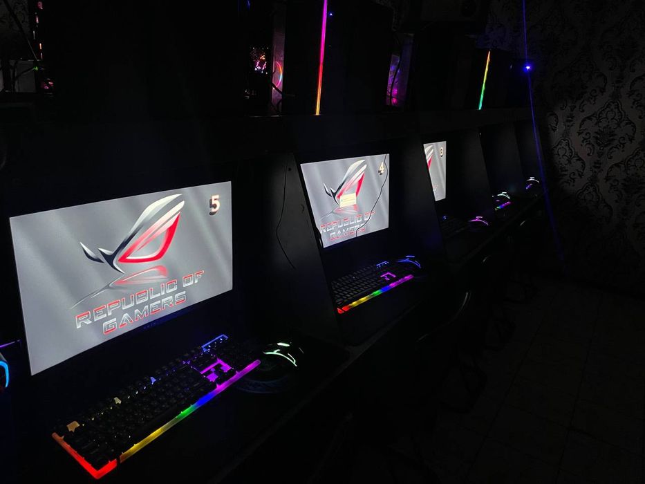 Kompyuter lar sotiladi 18 ta pul keb turadigan joy