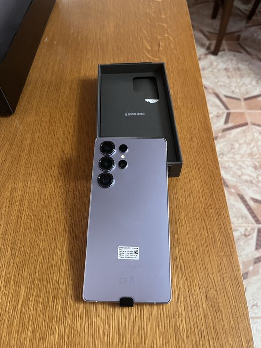 Vând telefon nou sigilat,adus din Anglia+incarcator