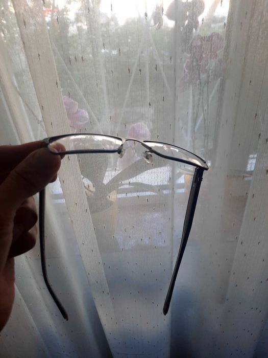 Ochelari Guess rama originala pt protectie monitor au costat 800 ron