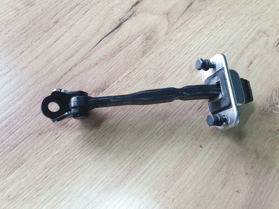 Ограничитель и уплотнитель двери водителя на Changan CS55 Plus
