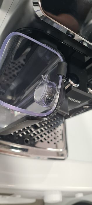 Кафеавтомат Philips EP2231/40, 15 bar, 1500 W, Автоматично капучино, Кана за мляко, Керамичнa мелачкa, Сензорен екран