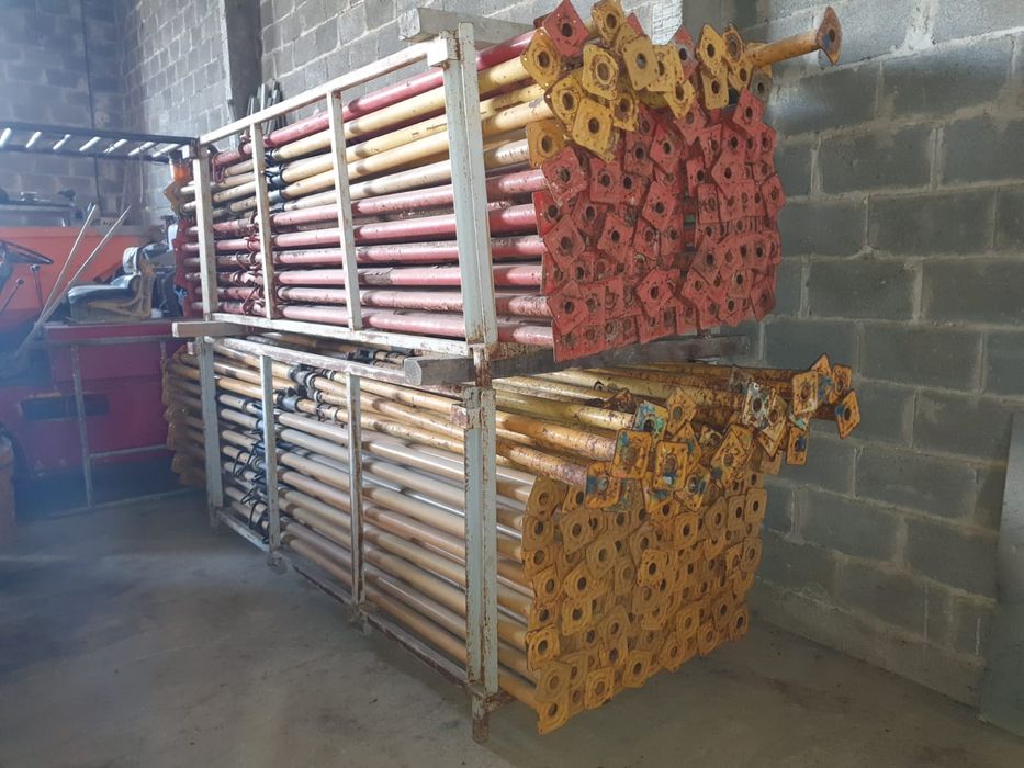 De inchiriat .Popi metalici si panouri doka