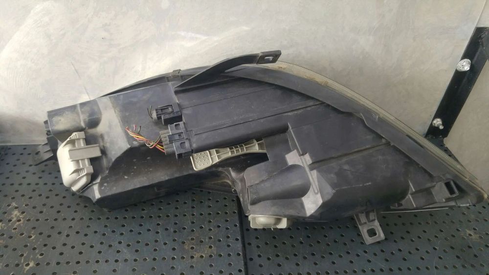 Far dreapta mitsubishi colt 6 z3 a z2 a mr957354 0301208202