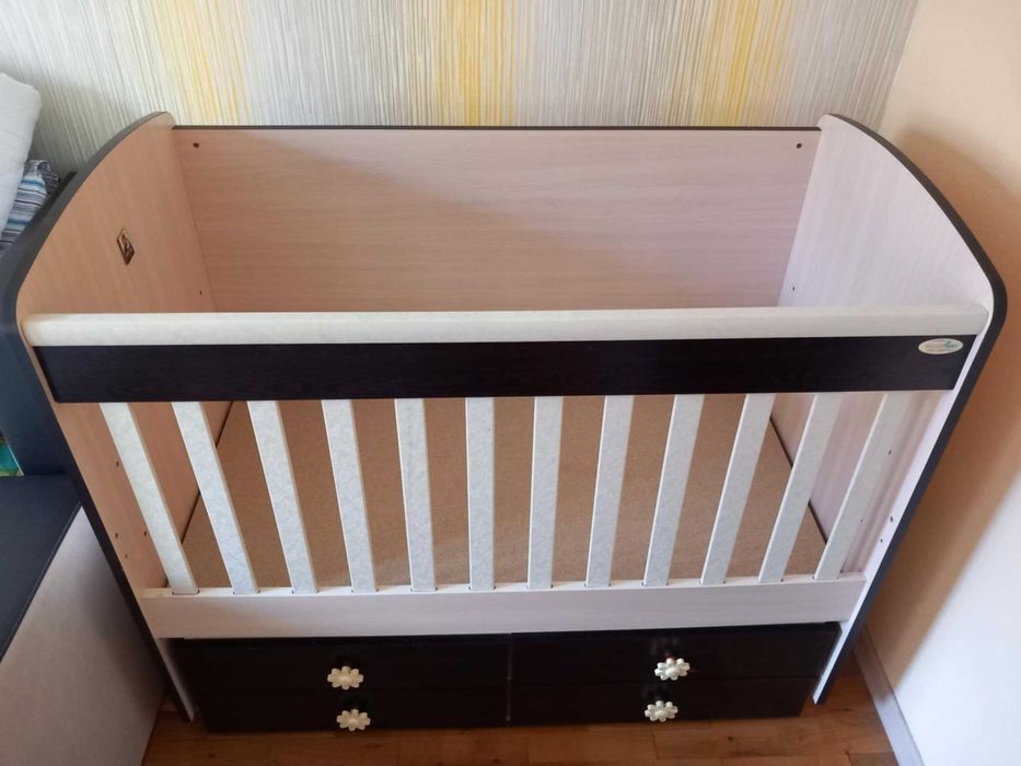 Дървена Бебешка кошара
