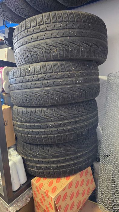 4 зимни гуми Pirelli Winter 240 Sottozero 235/40 R19 92V