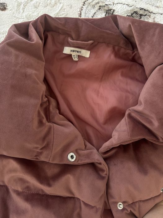 укороченный пуховик