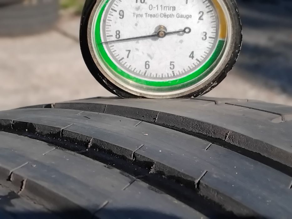 Гуми 205 40 17 Мишелин Michelin 2 броя - нов внос. Не са нови! 
Гумите са нов внос и са запазени, без забележки по структурата. Подходящи за дъл