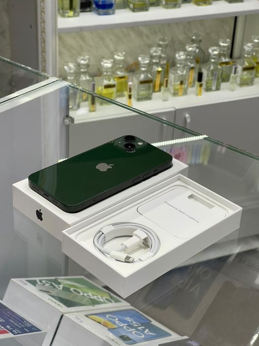 iPhone 13.