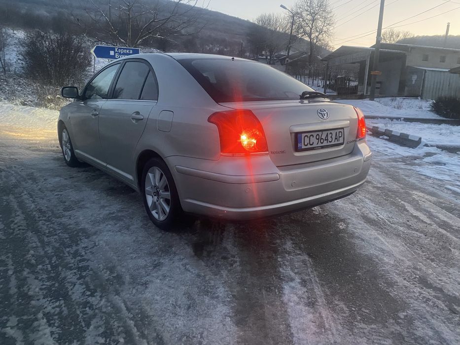 Toyota avensis 1.8 бензин